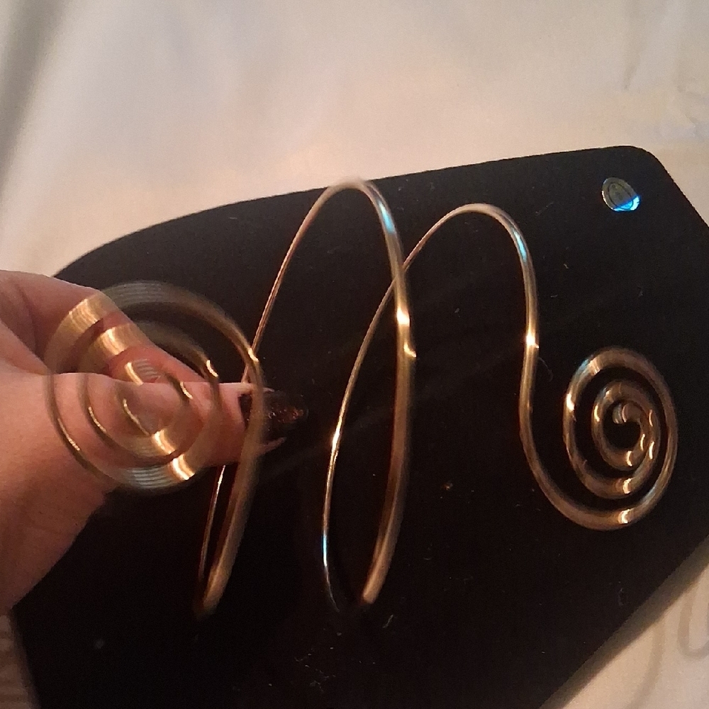 Gold Spiral Wire Bracelet - Picture 7 of 7